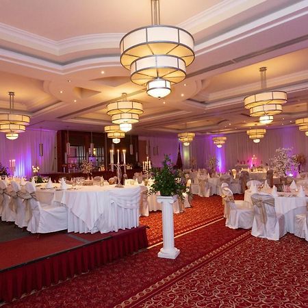 Hamlet Court Hotel Johnstown Bridge Екстериор снимка