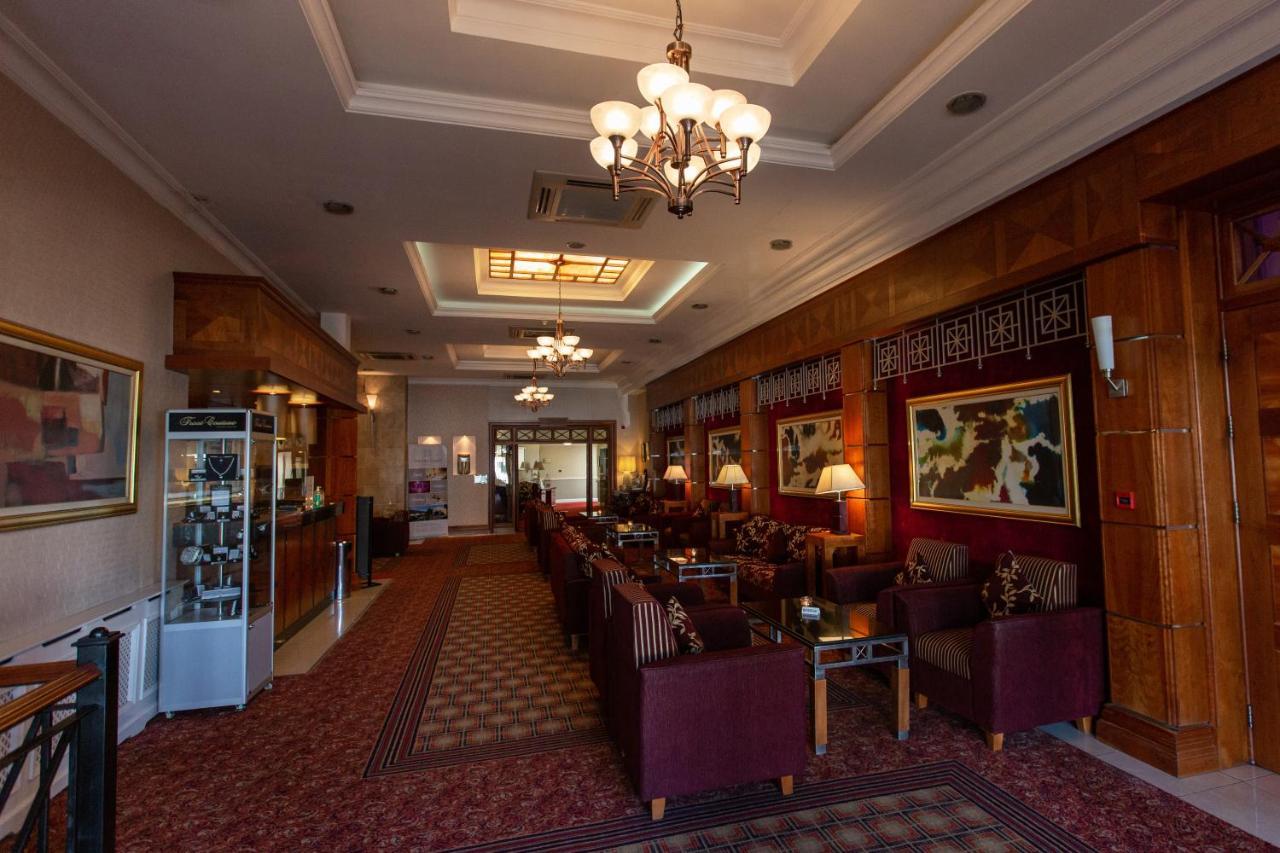 Hamlet Court Hotel Johnstown Bridge Екстериор снимка