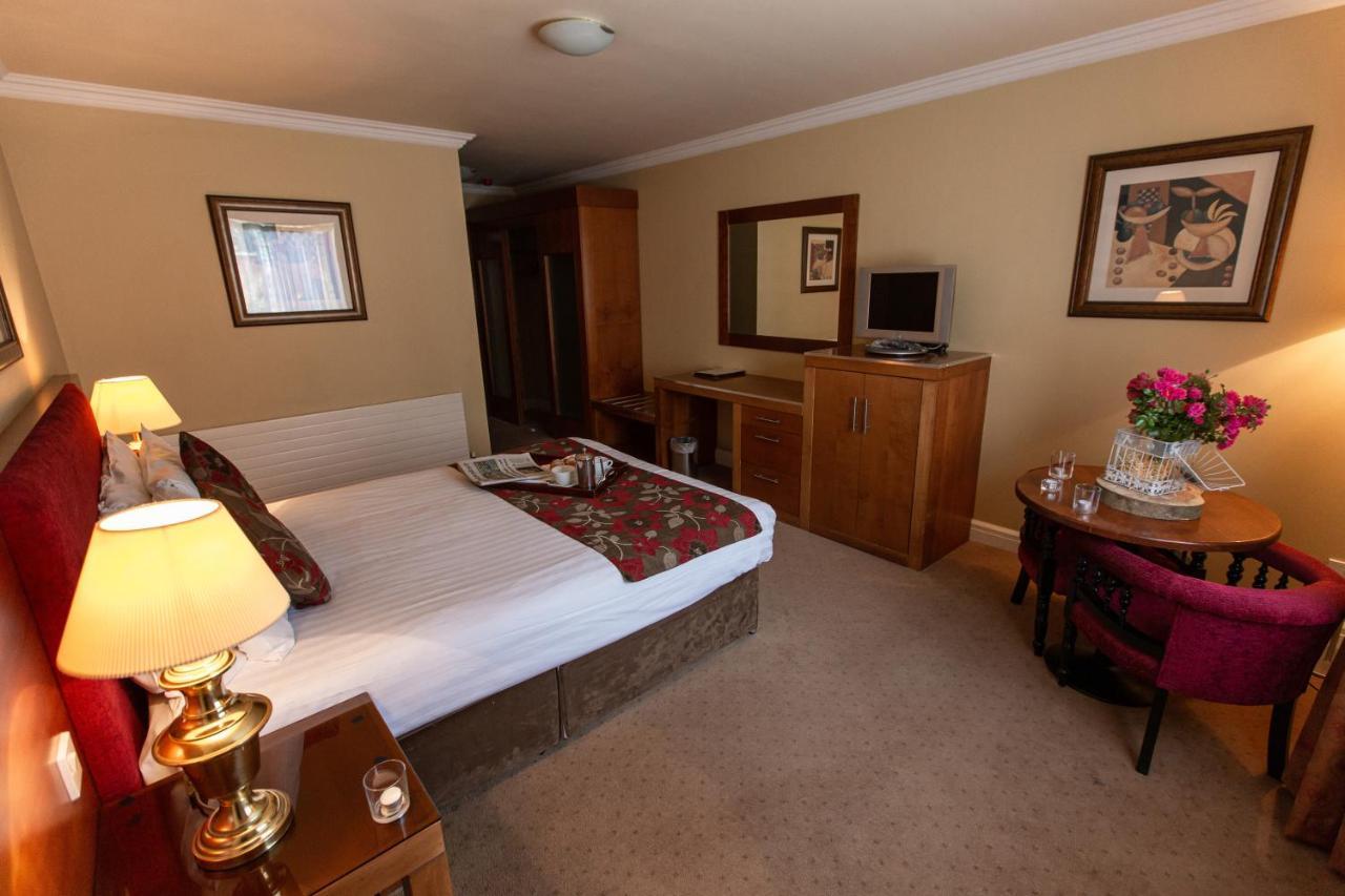 Hamlet Court Hotel Johnstown Bridge Екстериор снимка