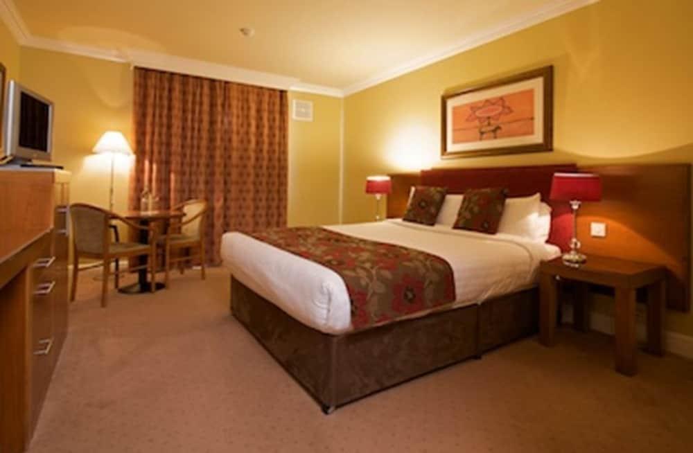 Hamlet Court Hotel Johnstown Bridge Екстериор снимка