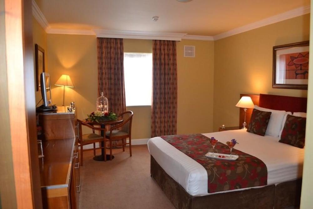 Hamlet Court Hotel Johnstown Bridge Екстериор снимка