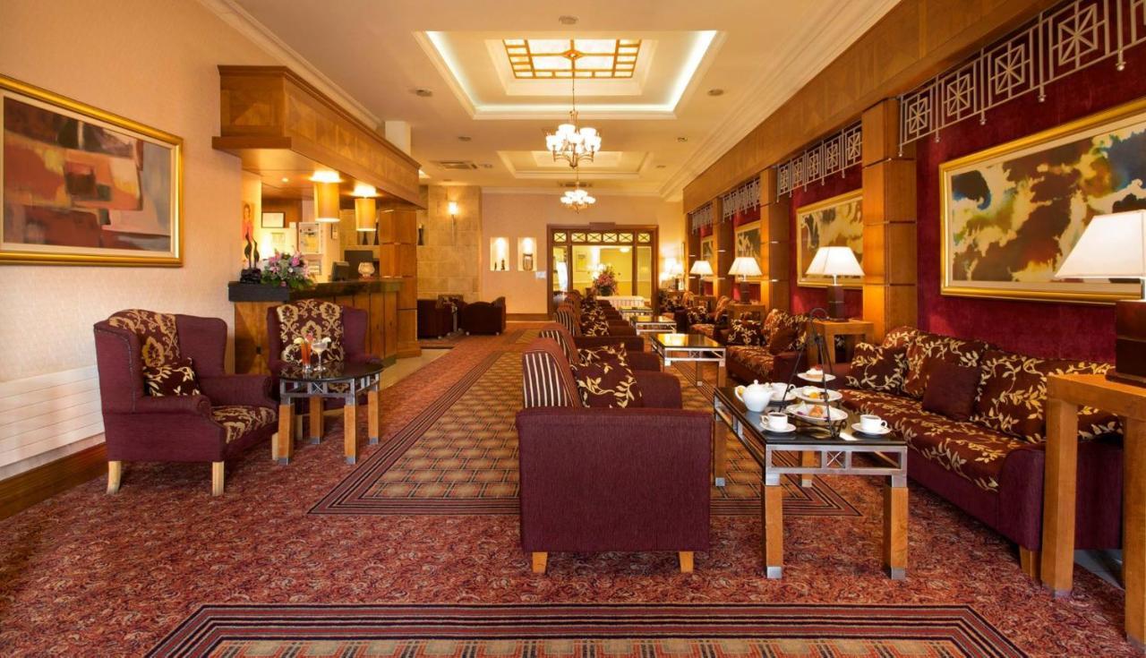 Hamlet Court Hotel Johnstown Bridge Екстериор снимка